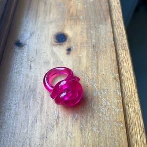 Corey Moranis lucite knot ring in color magenta - size SM.